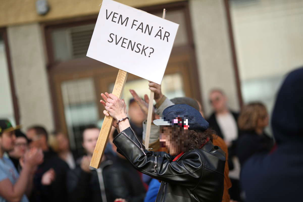 "Vem fan är svensk?". "Vem fan är svensk?".